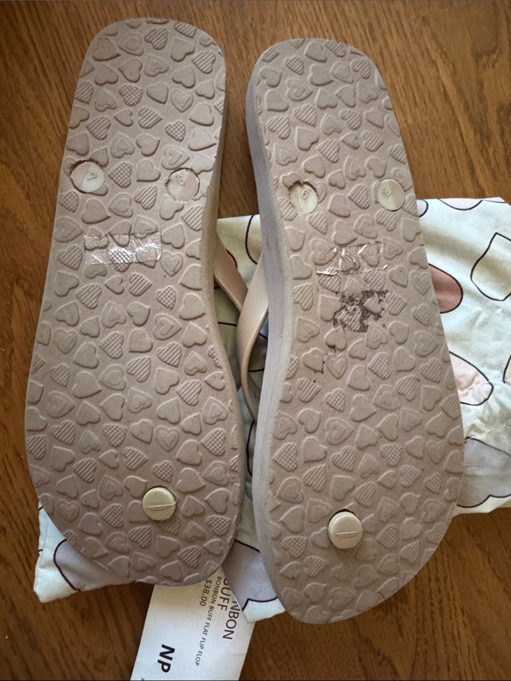 Women’s Heart-Print Beige Flip Flop Sandals - Picture 5 of 7